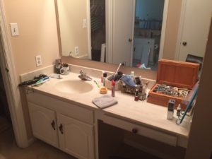 home staging bathroom before