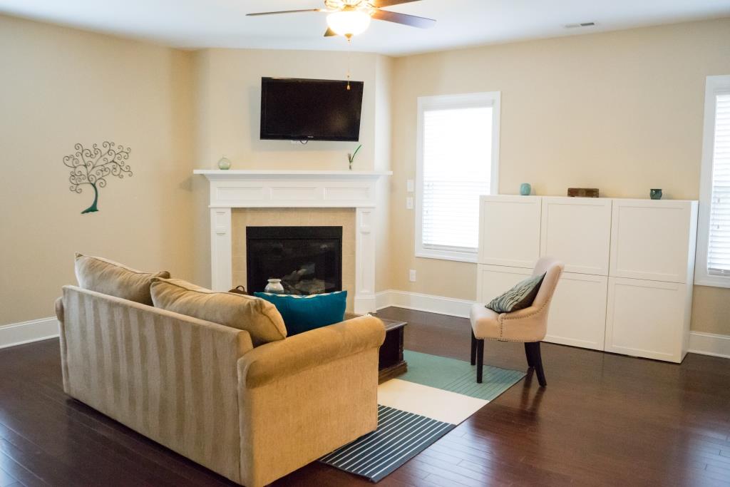 home staging living room before and after