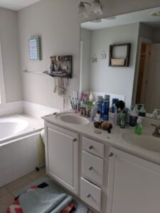 bathroom before and after home staging